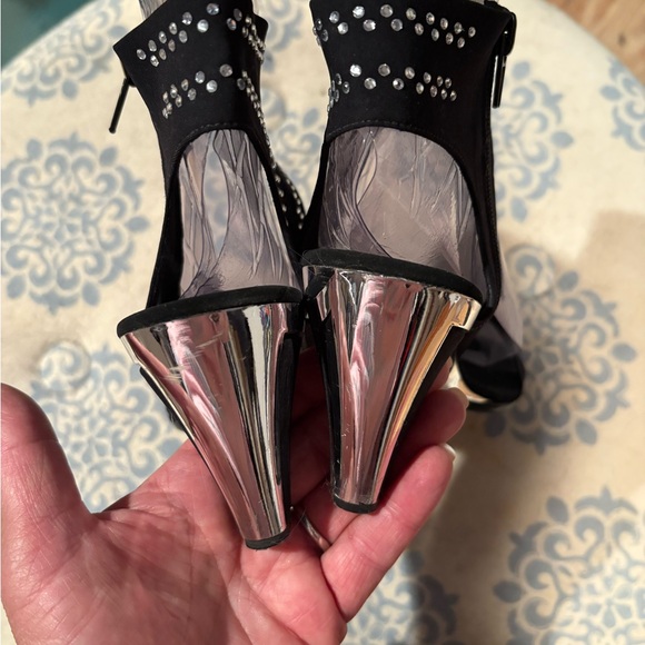Onex Black and Silver Heels - Picture 3 of 15